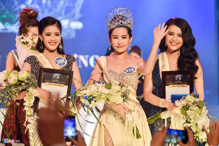 Tháng 10/2017, Lê Âu Ngân Anh trở thành Hoa hậu Đại dương 2017 nhưng bị ném đá bởi dân mạng cho rằng nhan sắc của cô không xứng tầm hoa hậu, chưa kể người đẹp từng dao kéo.