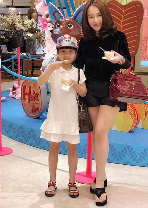 Trong vòng 6 năm, Thu Phượng và con gái chuyển chỗ ở tới 6 lần từ phòng trọ nhỏ đến chung cư.