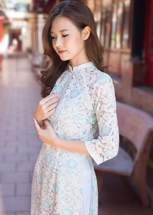 Midu tâm sự: “Không phải bạn chân thành với ai đó thì người ta sẽ đối xử tốt với bạn. Vũ trụ này vốn dĩ cô đơn”.