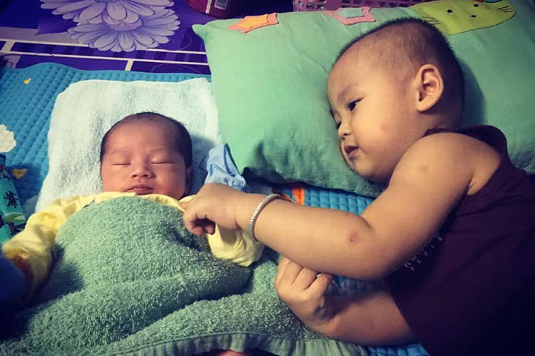 Đối với Lê Nam, hai cậu con trai chính là cả nguồn sống của anh.