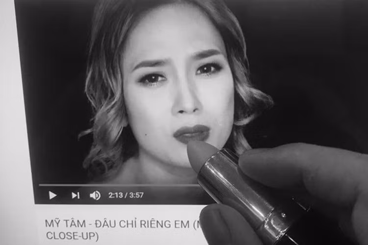 Đặc biệt, cảnh Mỹ Tâm khóc nức nở gây sốt và được cư dân mạng đua nhau chế ảnh. Ảnh: Dân Việt