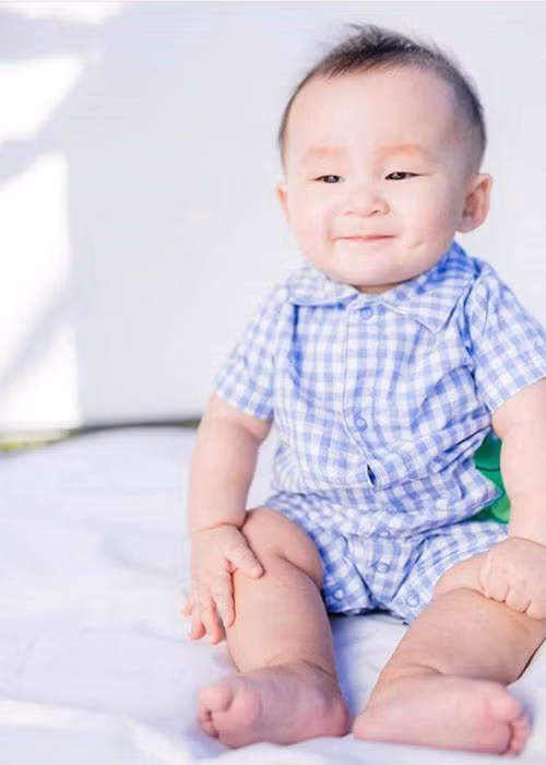 Ca sĩ nhí nổi tiếng một thời lập gia đình và nhanh chóng hạ sinh con trai đầu lòng đặt tên là Flix. Ảnh: Một thế giới