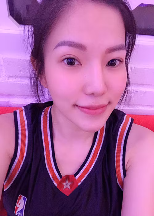 Lý Phương Châu khoe ảnh tươi tắn giữa ồn ào với Linh Chi.