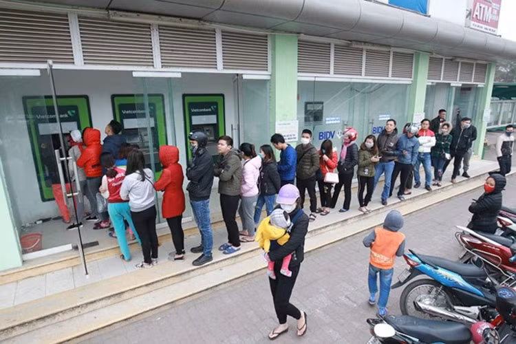 Được biết, Ngân hàng Nhà nước đã có chỉ đạo cho toàn hệ thống ngân hàng phải theo dõi lượng tiền mặt trong máy ATM và tiếp quỹ kịp thời, không để người dân bức xúc vì máy hết tiền, báo lỗi.