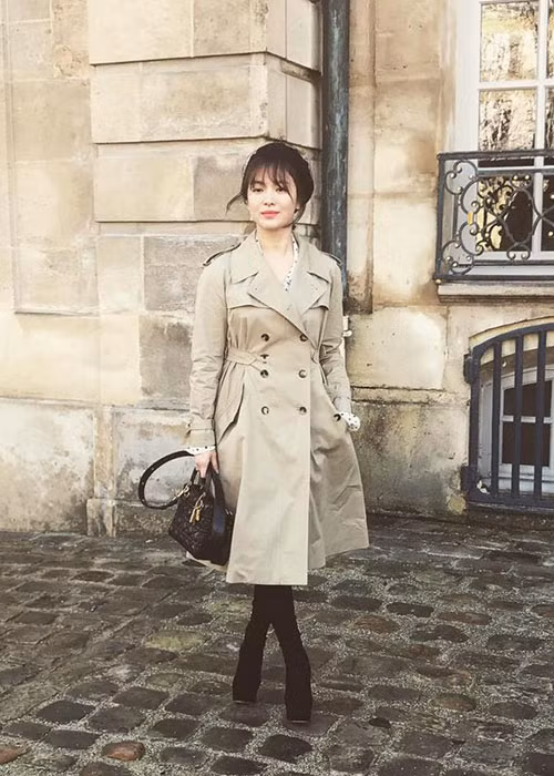 Song Hye Kyo sở hữu vẻ đẹp không tuổi. Cô thậm chí đã đẹp từ tấm bé. Ảnh: Weibo