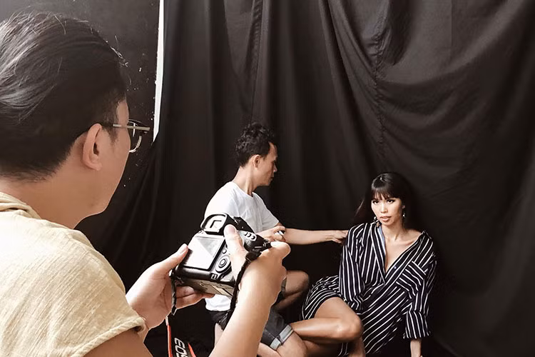 Siêu mẫu Hà Anh chia sẻ: “Nàng bầu làm việc ngày chủ nhật. Làm việc để cảm thấy mình có ích, vui vẻ, tự tin, tự chủ, quyến rũ... thì tại sao lại không làm chứ?”.
