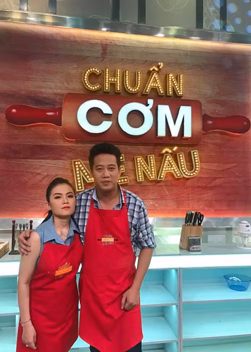 Vợ của Lê Nam gửi lời động viên chồng đã vượt qua cơn nguy kịch: "Thui ba ráng cố gắng dưỡng bệnh nha! Mọi chuyện đã có mẹ lo cho các con rùi. Ba đừng suy nghĩ gì hết. Mau hết bệnh cho mẹ. Mẹ và các con thương ba nhiều lắm".