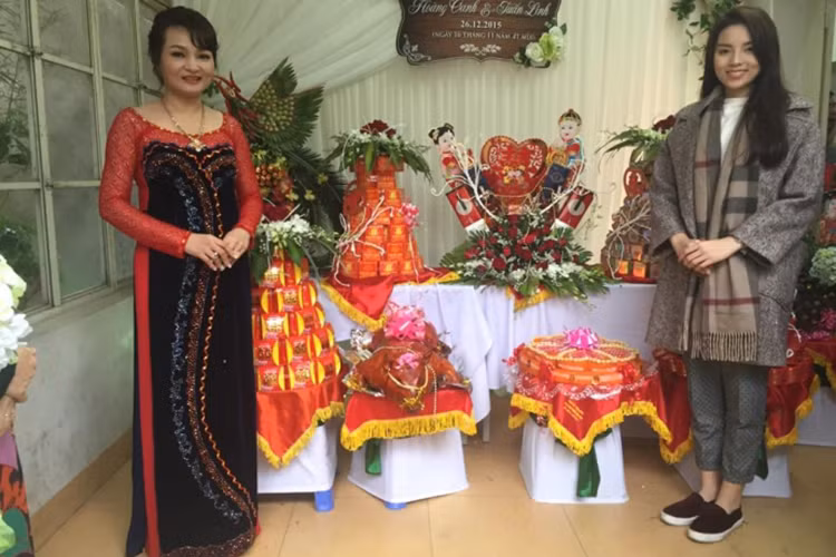 Người đẹp gốc Nam Định ăn mặc khá đơn giản. Ảnh: Báo giao thông.