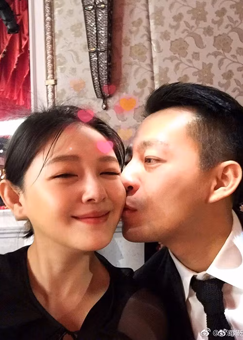 Uông Tiểu Phi từng là một thiếu gia ăn chơi nức tiếng nhưng sau khi yêu và kết hôn với Đại S, anh trở thành người đàn ông của gia đình.
