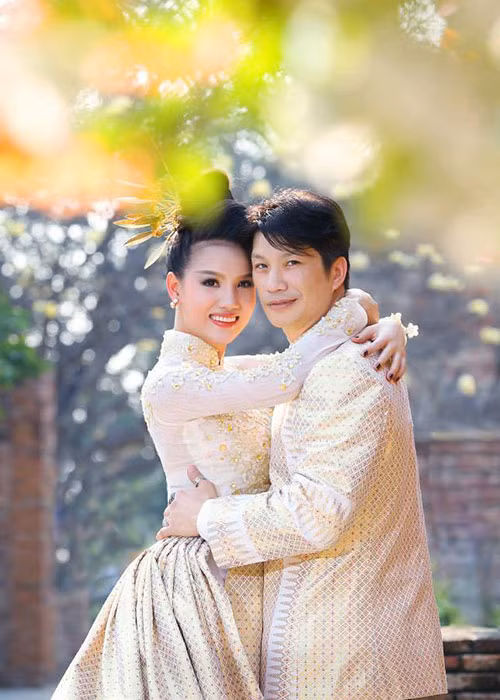 Bebe Phạm và Dustin Nguyễn luôn dành lời có cánh cho nhau trước báo chí truyền thông.