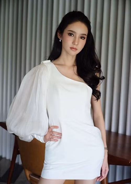 Người đẹp sinh năm 1997 từng có một vài mối tình nhưng đều tan vỡ.