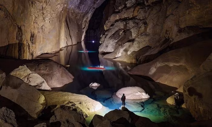 Hang Sơn Đoòng đã được các tạp chí du lịch uy tín quốc tế bình chọn và vinh danh như: Top 11 địa điểm du lịch tuyệt vời nhất trên thế giới năm 2019 (theo Telegraph); Một trong 5 điểm đến đáng mơ ước nhất thế giới năm 2019 (theo Lonely Planet); Một trong những điểm đến của năm 2022 (theo AFAR)…