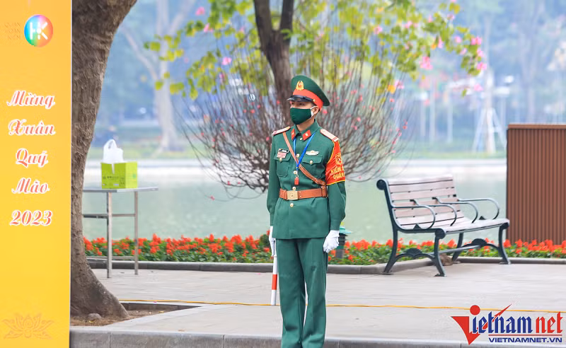 Ha Noi: Tam dung pho di bo Ho Guom de ban phao hoa-Hinh-3