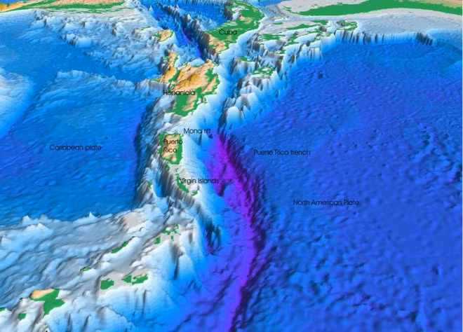Nó nằm giữa gần đảo Puerto Rico và quần đảo Virgin, Mỹ. Rãnh Puerto Rico là rãnh sâu nhất ở Đại Tây Dương với điểm sâu nhất tên Milwaukee Deep (còn được gọi là Brownson Deep) nằm ở cuối phía tây của rãnh.