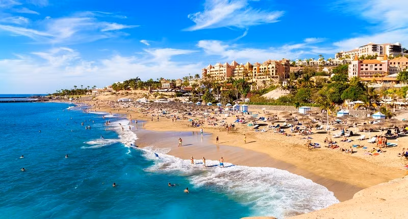 Tuy nhiên đảo Tenerife là nơi xuất hiện những tin đồn ly kỳ và huyền bí. Trong đó câu chuyện kể về hòn đảo là nơi giúp con người "xuyên không".