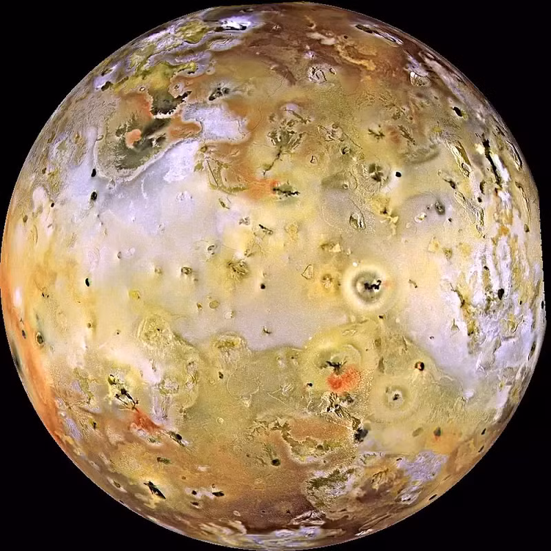 Dữ liệu mới nhất từ tàu vũ trụ Voyager 1 của NASA được công bố sau khi theo dõi bề mặt hành tinh trong suốt 2 năm từ 2013-2015 cho thấy nhiều dấu hiệu chứng minh núi lửa đang hoạt động mạnh mẽ trên hành tinh này.