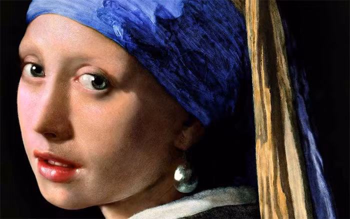  2. Johannes Vermeer đã du hành gián tiếp qua “Thiếu nữ đeo hoa tai ngọc trai”: Johannes Vermeer sinh ra và sống ở Hà Lan cho đến khi qua đời ở Delft, Hà Lan. Ông là một người khá phản đối khách du lịch và không bao giờ rời quê hương của mình trong suốt cuộc đời.