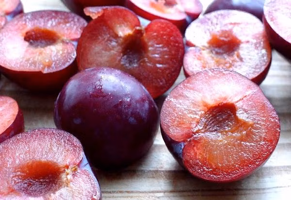 Đặc biệt, các nhà nghiên cứu Mỹ phát hiện ra rằng, polyphenol (hoạt chất trong thực vật có tác dụng kháng viêm, sát trùng, chống lão hoá và chống oxy hoá) đóng vai trò tiêu diệt tế bào ung thư.