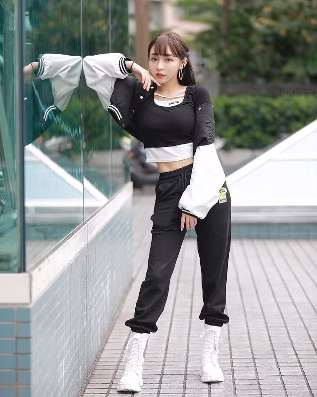 Lúc giao lưu, có một fan hỏi về thiết kế và công dụng nội y mà Lâm Tương đang mặc.