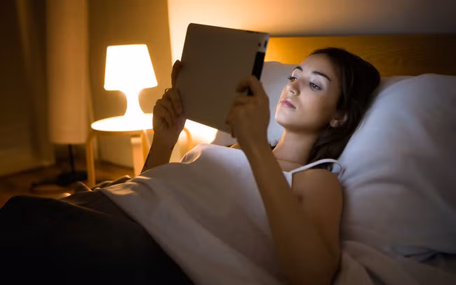 Tuy nhiên, khảo sát cho thấy hiện nay nhiều người có thói quen xấu như thức khuya, ăn uống thiếu chất, thường xuyên nóng giận nên khiến gan bị tổn thương nặng nề, nếu không chú ý sẽ mắc các bệnh như xơ gan, gan nhiễm mỡ và bệnh viêm gan sẽ không mời mà đến. Bác sĩ nhắc nhở rằng ăn nhiều 4 loại rau, uống 2 loại nước sau đây có thể có thể đào thải độc tố trong gan.