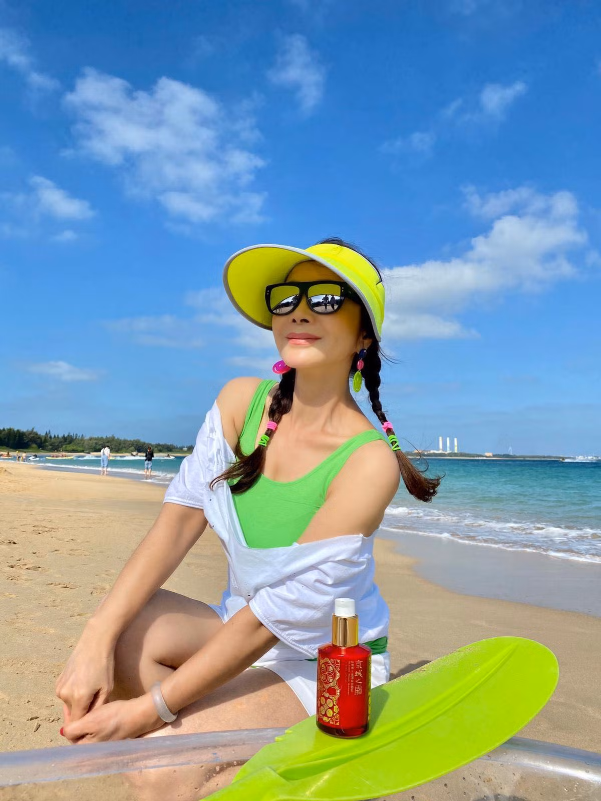Tuy vậy, thân hình và làn da mịn màng, trẻ trung của Trần Mỹ Phượng thì được mọi người công nhận là đẹp tự nhiên.