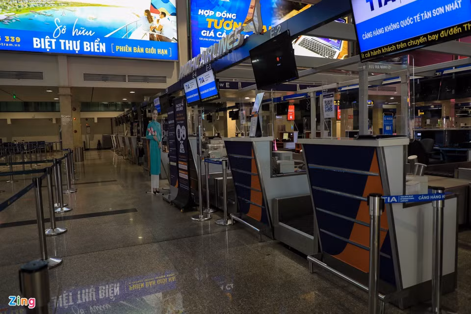 Các quầy làm thủ tục Pacific Airlines, Vietjet Air, Bamboo dành cho hành khách trước khi lên máy bay hầu như ngừng hoạt động.