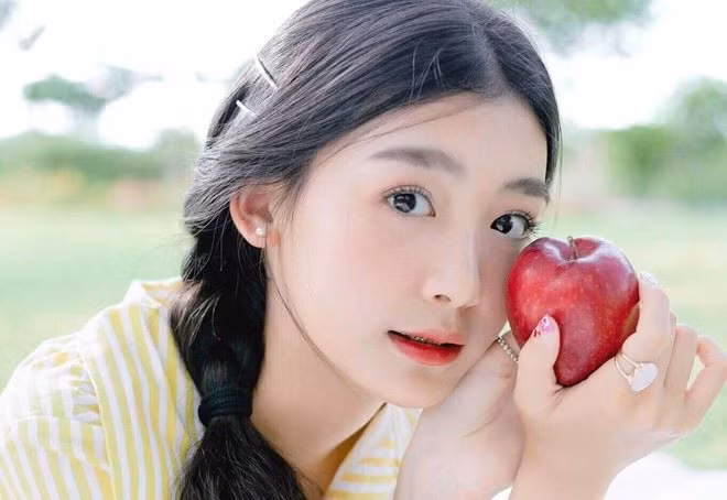 Táo rất giàu chất dinh dưỡng và carbohydrate, có thể được cơ thể con người hấp thụ và sử dụng nhanh chóng, vừa bổ sung năng lượng cho cơ thể, vừa phát huy tối đa công dụng của táo.