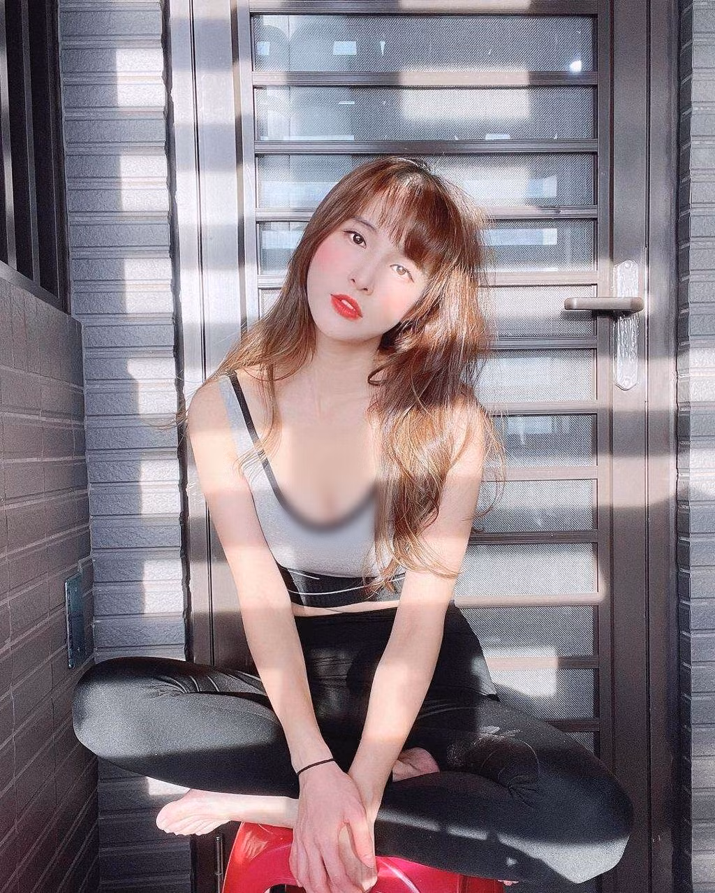 Họ cho rằng dù chỉ mặc đồ tập, hot girl Mạnh Khiết vẫn vô cùng xinh đẹp, có nét quyến rũ khó cưỡng.
