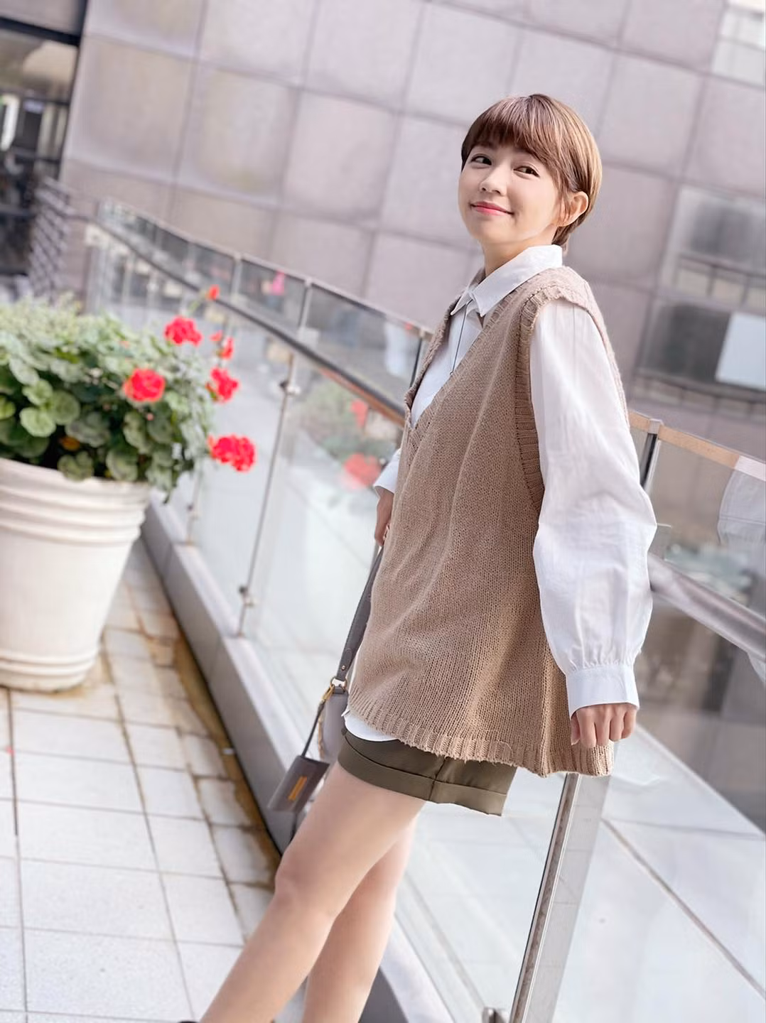 Khuôn mặt bầu bĩnh, làn da căng mịn, trắng hồng và nụ cười luôn thường trực, Tăng Trí Hi thực sự biết cách "đốn tim" người hâm mộ và không cần phải phô trương thân thể.