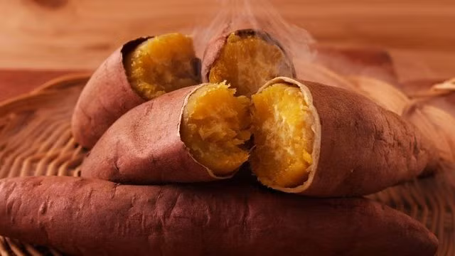 Dung cham vao loai thuc pham nay sau khi an khoai lang keo mang hoa-Hinh-10