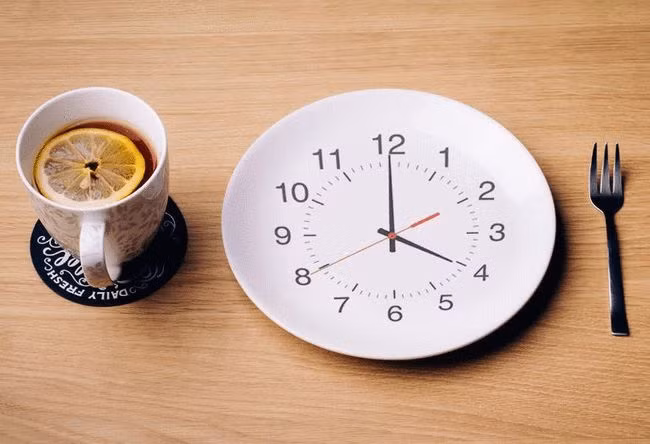 Thực tế, ăn kiêng dễ gây ra suy dinh dưỡng. Trong quá trình ăn kiêng, làn da sẽ trở nên chùng nhão do thiếu hụt dưỡng chất cần thiết, nếp nhăn ngày càng nhiều, tốc độ lão hóa ngày càng nhanh.