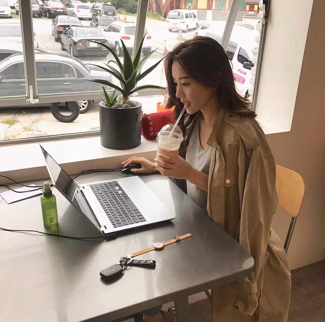 Béo quá mức dễ làm tăng áp lực lên các cơ quan khác nhau của cơ thể , thậm chí gây ra bệnh tật, bất lợi cho sức khỏe. Các bạn nữ nên nhớ kỹ, muốn trẻ lâu, hãy chăm tập thể dục.