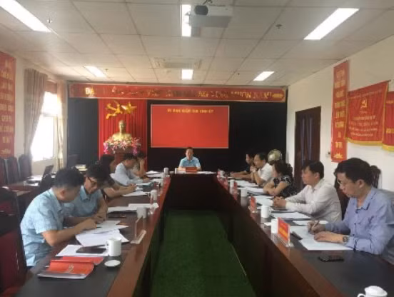  Phó bí thư Thành ủy Lai Châu bị cách chức: Ngày 8/9/2021, lãnh đạo Thành uỷ TP Lai Châu (tỉnh Lai Châu) xác nhận Thành ủy Lai Châu vừa thông báo quyết định thi hành kỷ luật của Ban Thường vụ Tỉnh ủy Lai Châu bằng hình thức cách chức đối với bà Vàng Thị Chính, Phó Bí thư Thường trực Thành ủy Lai Châu nhiệm kỳ 2020 - 2025. Bà Chính đã sử dụng chứng chỉ Tiếng Anh B1 không hợp pháp để làm hồ sơ cán bộ ứng cử chức danh Phó Chủ tịch UBND thành phố Lai Châu, nhiệm kỳ 2016-2021; hồ sơ này cũng được dùng để giới thiệu tái cử Ủy viên Ban Chấp hành, Ủy viên Ban Thường vụ Thành ủy, ứng cử chức vụ Phó Bí thư Thành ủy Lai Châu, nhiệm kỳ 2020 - 2025. 