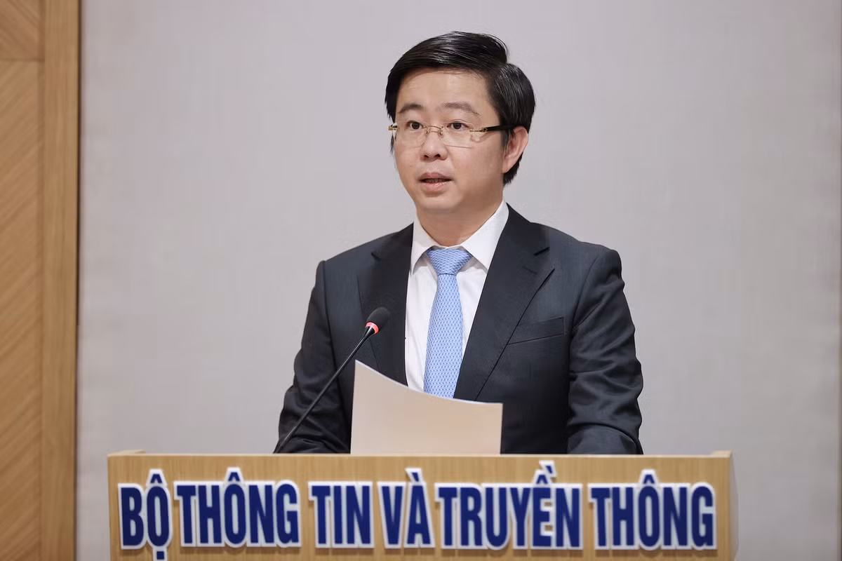 Tân Thứ trưởng Bộ TT&amp;TT Bùi Hoàng Phương đã gửi lời cảm ơn tới Đảng, Nhà nước, Chính phủ và Thủ tướng Chính phủ; các Bộ, Ban, ngành Trung ương; Đảng ủy Bộ cùng tập thể Ban Cán sự Đảng, lãnh đạo Bộ TT&amp;TT đã quan tâm chỉ đạo, giúp đỡ, tạo điều kiện và tin tưởng, lựa chọn giao nhiệm vụ. Đồng thời, Thứ trưởng Bùi Hoàng Phương cũng cam kết sẽ tiếp tục nỗ lực, cố gắng hết sức mình để không phụ sự tin tưởng, ủng hộ của Bộ trưởng Nguyễn Mạnh Hùng, các đồng chí Thứ trưởng để hoàn thành nhiệm vụ. 