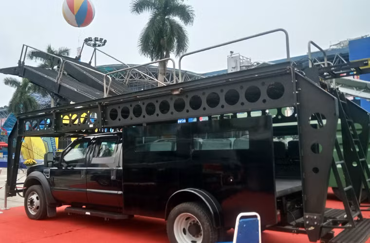 Xe bọc thép lắp hệ thống phóng thang tốc chiến nhanh do Mỹ sản xuất, phục vụ công tác chống khủng bố tại sân bay, bến cảng, nhà cao tốc. Xe có thể chống đạn cấp độ B6 ở mọi cự ly, độ cao vươn tới của thang 7,6m.