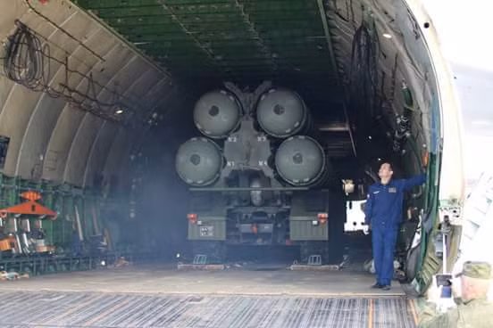 Anh nong: Ten lua S-400 da toi can cu o Syria
