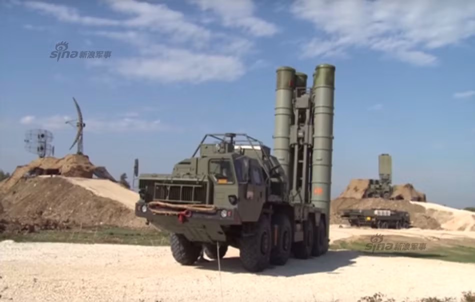Ảnh: Bệ phóng tên lửa S-400 đã ở trong trạng thái sẵn sàng tấn công tiêu diệt mọi mục tiêu.