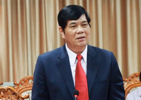 8. Ông Nguyễn Phong Quang – Nguyên Phó Trưởng ban chỉ đạo Tây Nam Bộ giai đoạn 2011-2016 bị cách tất cả chức vụ trong Đảng do có vi phạm ký bổ nhiệm 30 trường hợp không đạt chuẩn.