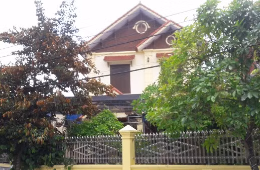 Di doi tien tham gia choi hui, mot nguoi dan ong bi dam trong thuong