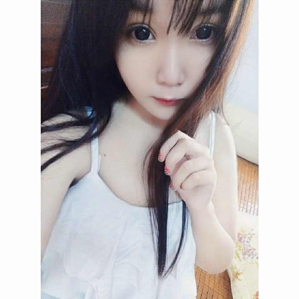 Dù dân mạng thắc mắc nhưng Minh Anh vẫn không tiết lộ gì thêm về quá trình giảm cân của mình. Hiện tại Minh Anh đã rất tự tin chia sẻ những bức ảnh của mình trên Facebook, tự tin khoe vóc dáng thon gọn hơn và làn da trắng hồng bắt mắt.