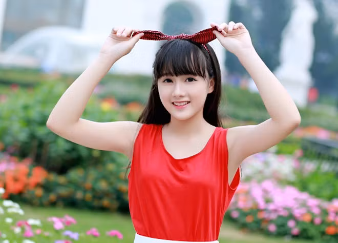  Nữ sinh 10X được nhắc đến là Nguyễn Thị Hà, nickname Hà Vi. Cô bé sinh năm 2000, hiện đang là học trường THCS Vạn Phúc, Hà Đông, Hà Nội.