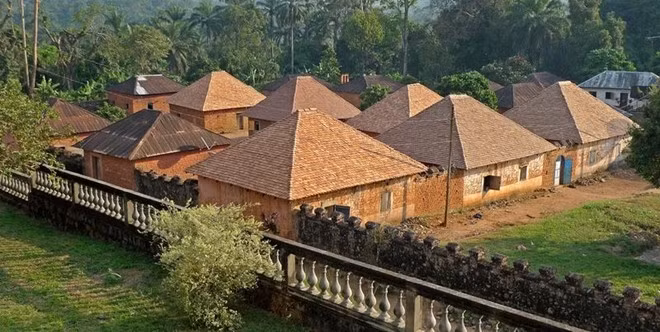 Cung điện rộng lớn này nằm trong danh sách 100 công trình đang bị đe dọa nhiều nhất của Quỹ Di tích thế giới.