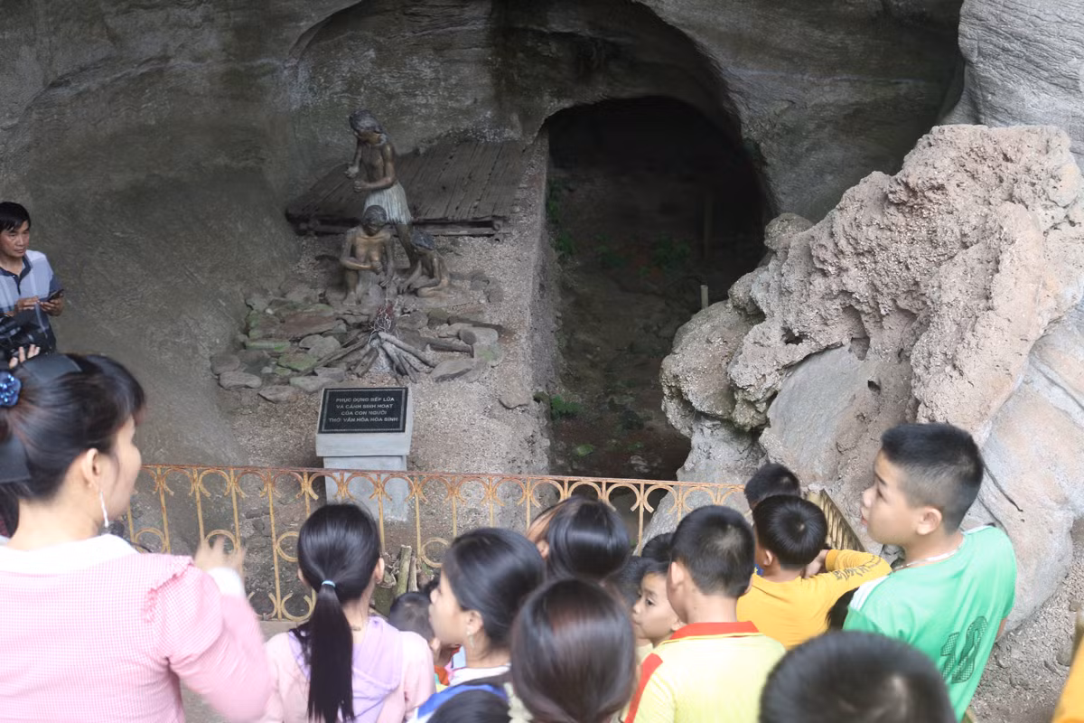 Kham pha hai hang da vua tro thanh Di tich quoc gia dac biet