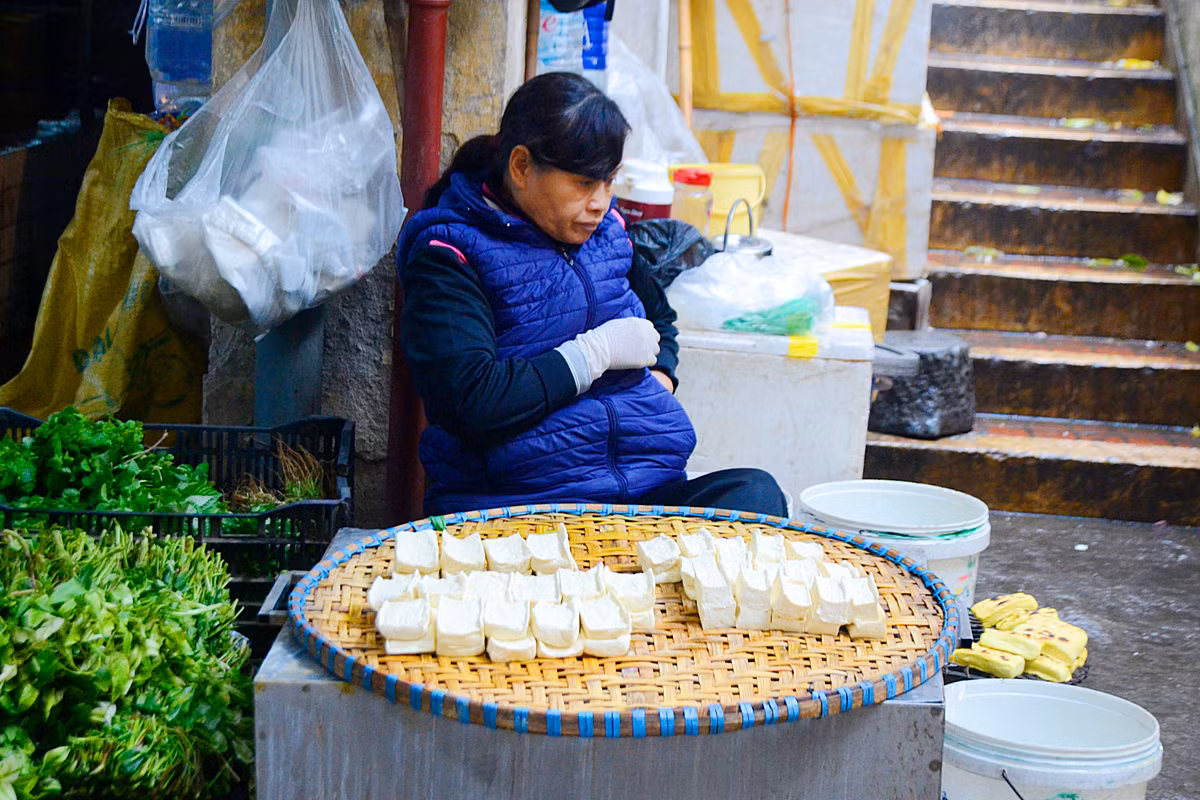 Khảo sát của Kiến Thức cũng cho thấy, năm nay rau xanh vẫn giữ giá như trong năm.