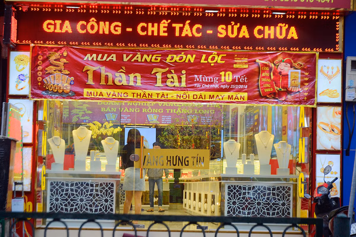 Vắng bóng khách đến mua.