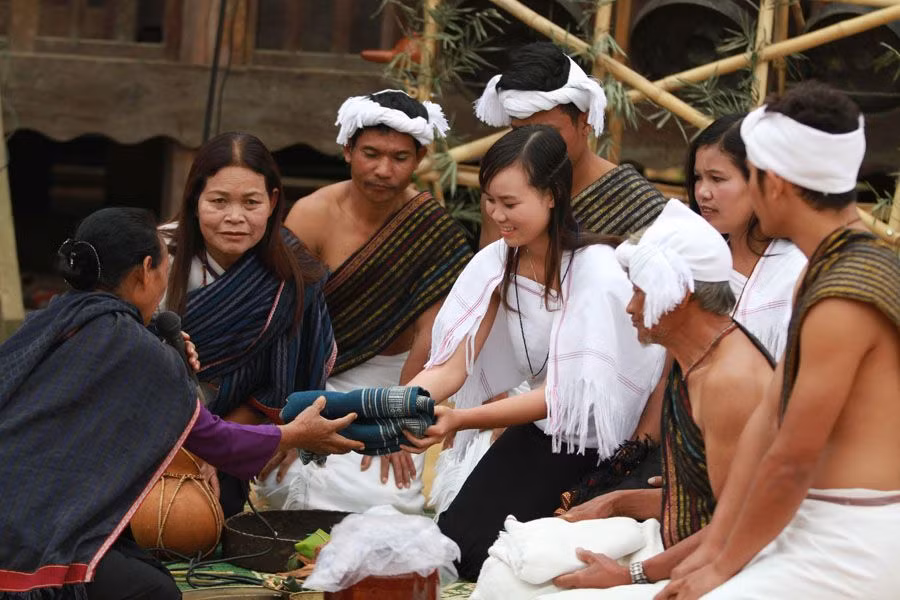 Người Tây Nguyên và tục “cướp chồng”