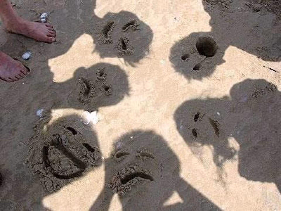 Kẻ cười người khóc.