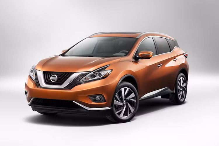 Tất cả các phiên bản Murano 2017,5 đều được trang bị động cơ V6 3.5l 260 mã lực. Kết hợp với động cơ V6 nêu trên là hộp số tự động vô cấp X-Tronic CVT Pure Drive tiên tiến, thân thiện môi trường cùng Triết lý Lá chắn An toàn (Safety Shield). Xe có 2 phiên bản hệ dẫn động là cầu trước hoặc 4 bánh.