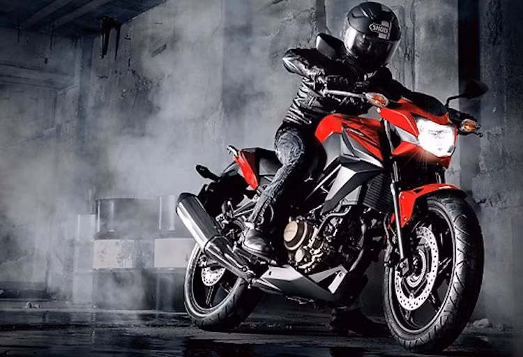 Trên phiên bản 2017, cả CBR250R và CB250F vẫn tiếp tục được trang bị khối động cơ 1 xi-lanh 4 kỳ DOHC làm mát bằng chất lỏng, với công suất tối đa 29 PS và mô-men xoắn cực đại 23 Nm.