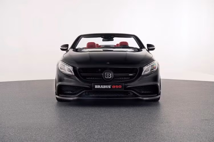 Sau khi độ lại, chiếc 850 6.0 Biturbo Cabrio của Brabus đã có công suất tối đa lên tới 850 mã lực cùng mô-men xoắn cực đại 1450 Nm. Tuy nhiên, Brabus buộc phải giới hạn mô-men xoắn còn 1150 Nm để đảm bảo độ bền. Thời gian tăng tốc từ 0-100 km/h của chiếc xe chỉ là 3,5 giây, trong khi tốc độ tối đai bị giới hạn ở 350 km/h để giữ cho lốp không bị phá hủy.